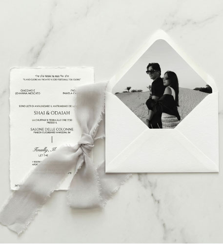 Esempio partecipazione digitale matrimonio stile moderno con foto sposi in bianco e nero